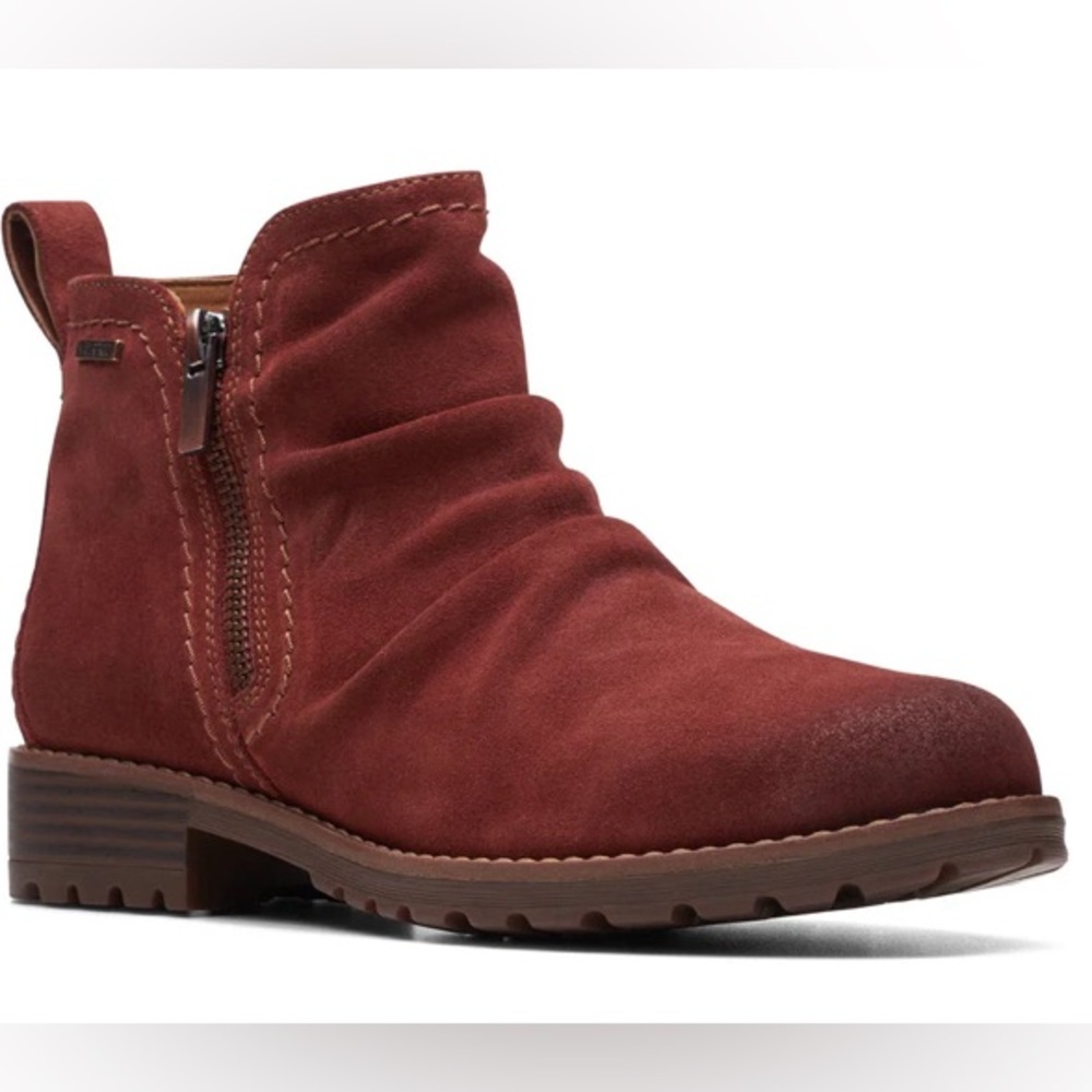 Short boots Clarks boots waterproof faux suede reddish  brown color boots size 7